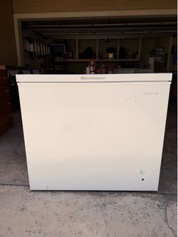 Insignia freezer chest - 7 cu ft