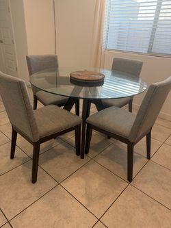 4 Chairs glass circle table