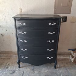 CHEST OF DRAWERS