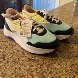Women’s  Puma Sneakers  Size 9.5