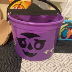 McDonald’s 2023 Limited Edition Halloween Boo Basket - Vampire