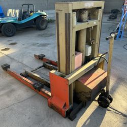 Unic Strongman Portable Vehicle Lift