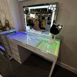 HELLO KITTY VANITY 
