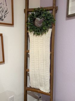 Decorative ladder with blanket
