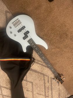 Bass guitar