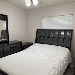 Queen Bedroom Set