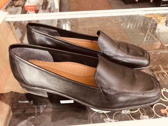 Women leather shoes size 11