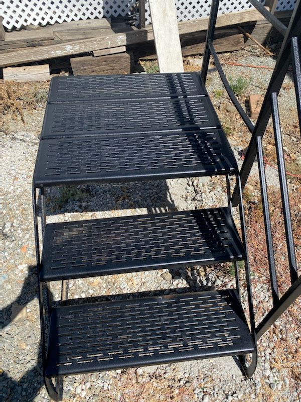 Stairs and landing for trailer