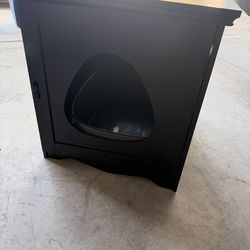 Cat litter box enclosure