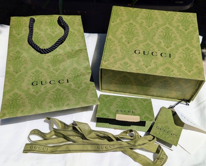 Gucci (Empty) Green Embossed Logo Folding Magnetic Closure Box ~ 7.5"x7.5"x2.75" with Extras
