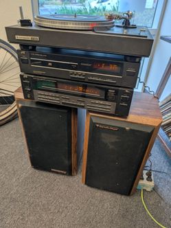 Cerwin-Vega AT-8 bookshelf speakers