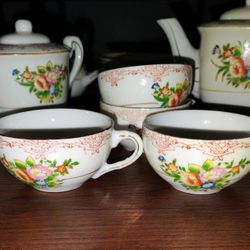 COLLECTIBLE OCCUPIED JAPAN CREAM COLOR W/ FLORAL DESIGN CHILD'S PORCELAIN DISHES
