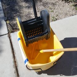 MOP BUCKET 