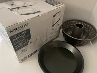 Hand Mixer With Free Bakeware