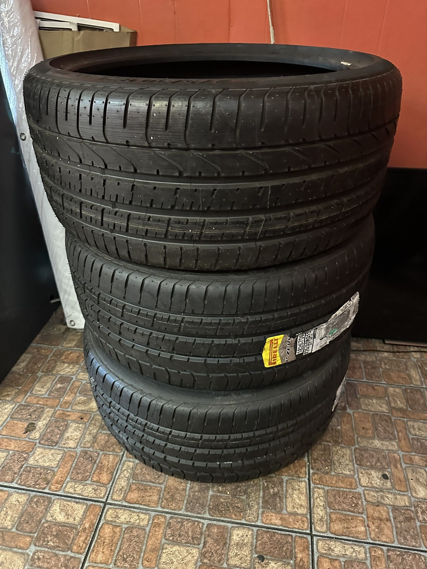 PIRELLI P ZERO RUN FLAT (Set Of 3)