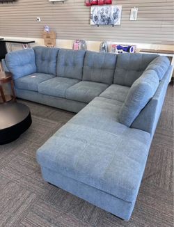 🔥 30% OFF DEAL! Brand New 2-Piece Sectional Sofa with Chaise – Modern Comfort 🛋️
