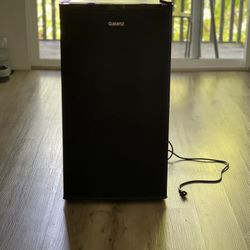 Mini Fridge W/ Freezer
