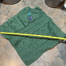 Kids cable knit Aran Sweater Market Green Poncho. Size Small