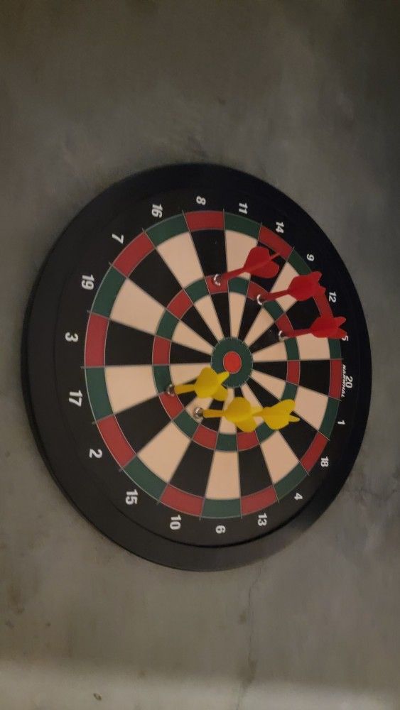 Magnetic Dartboard with 6 Darts – Great Family Game!
