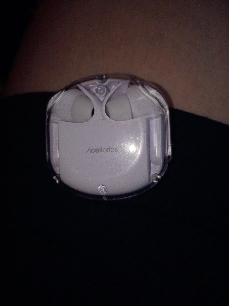 White Acellories Wireless Headphones