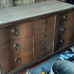 Dresser 