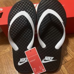 Womens Nike Size 7 Ondeck Flip Flops-black And White 