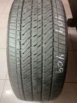 275/50/22. One used Michelin defender tire please read description.