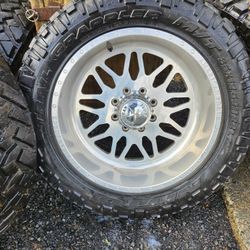 American Force 22 X 12 With 37's