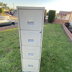 4 Drawer File Cabinet 
