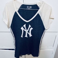 New York Yankees Size Womens Large Shirt