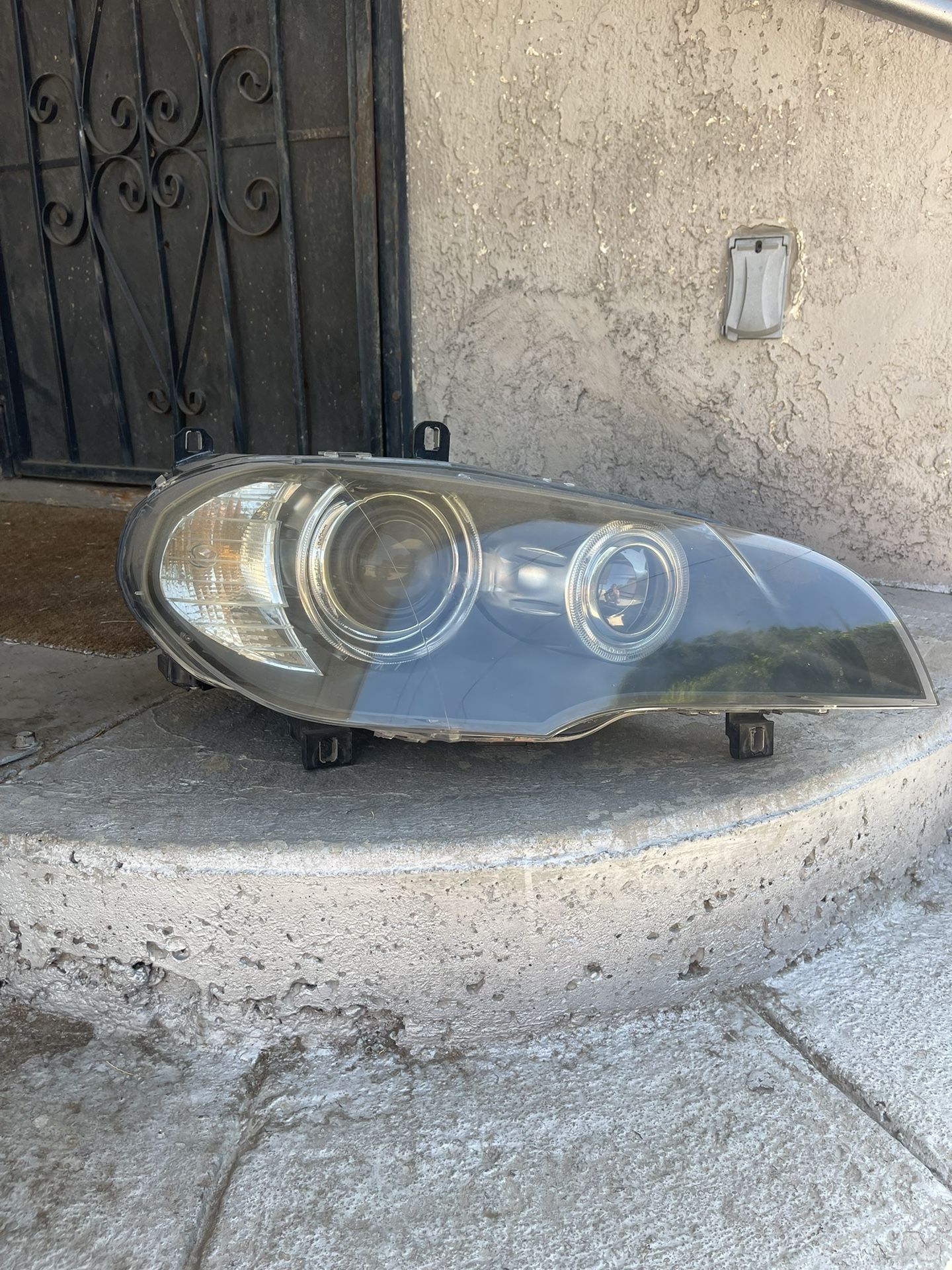 BMW X5 Xenon Head Light (right)