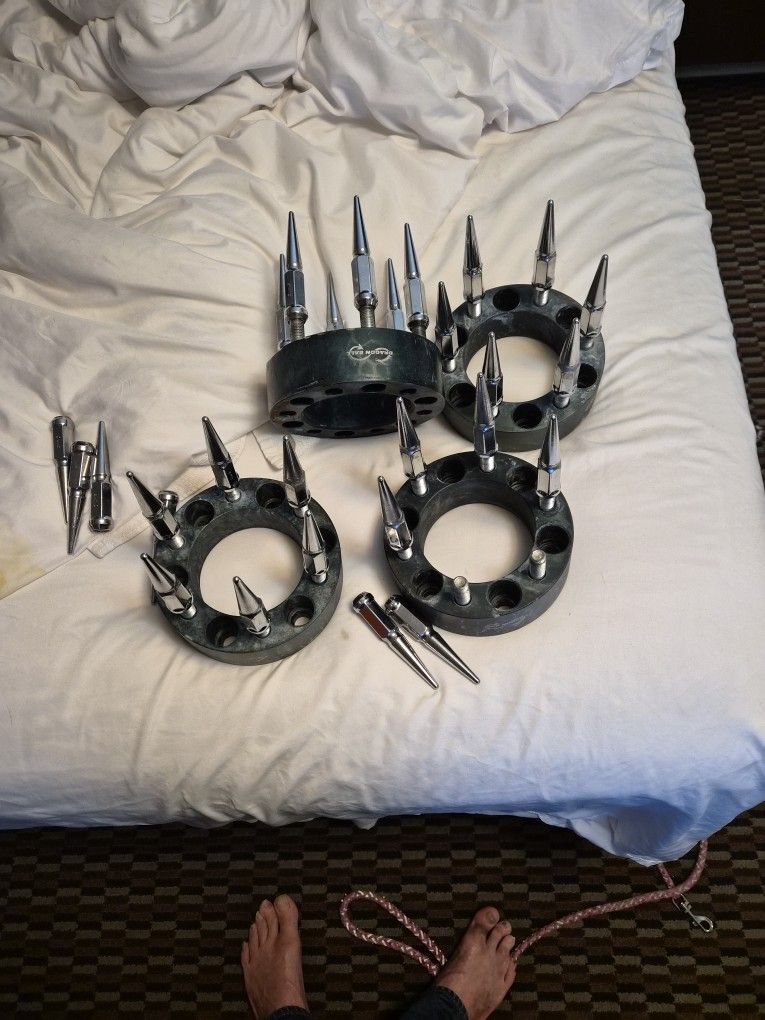 6 Lug Wheel Adapters With Pointed Lug Nuts