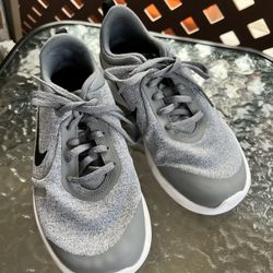NIKE Boys Shoes Size 4Y