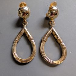 Vintage Oval Gold Tone Clasp Hoops 