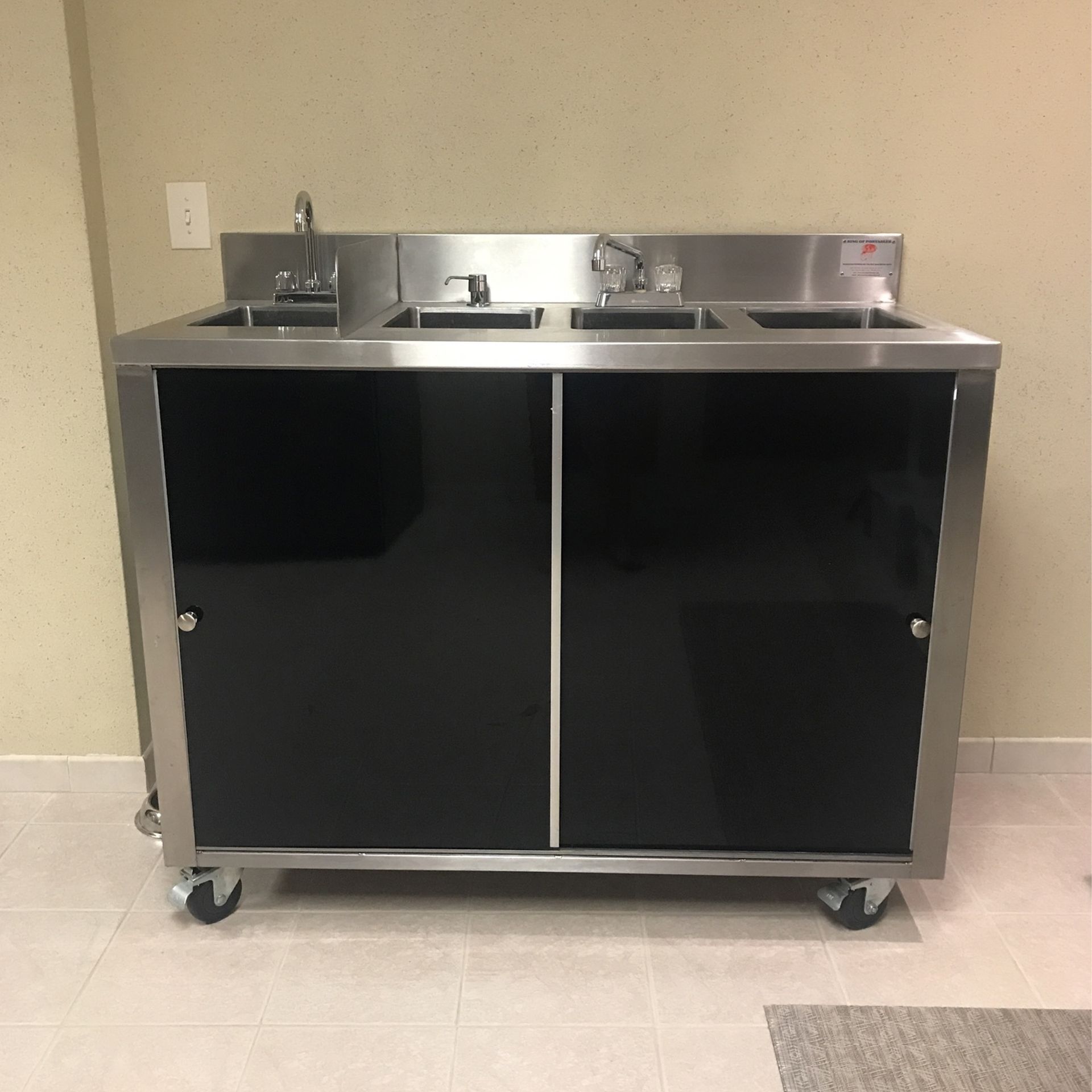 Portable 4-Compartment Sink