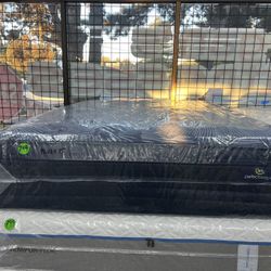 QUEEN SIZE SERTA PERFECT SLEEPER PILLOW TOP MATTRESS & BOX SPRING BED SET