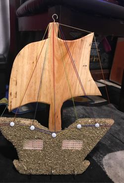 Wooden boat design key holder