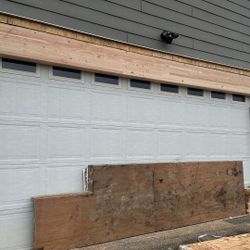 Garage door - 16 Ft X 8 Ft!