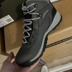 Size 7 Columbia Hiking Shoes 