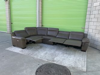 *Free Delivery* Macys Leather Power Reclining Couch Sofa