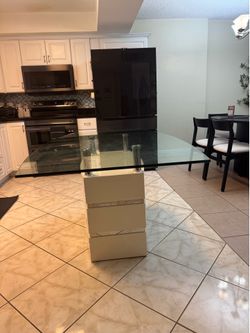 Dinner glass table