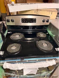 G/E Self Standing, Self Cleaning Electric Range