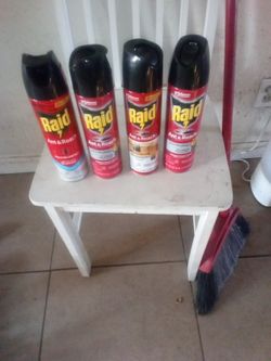 4 Brand New Spray Cans Of Raid Spray