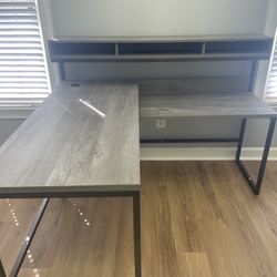 Beautiful Office Desk Located In Alpharetta, Georgia