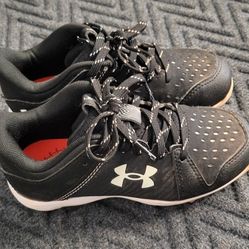 Under Armour Baseball Cleats Shoes Boys Sz 12