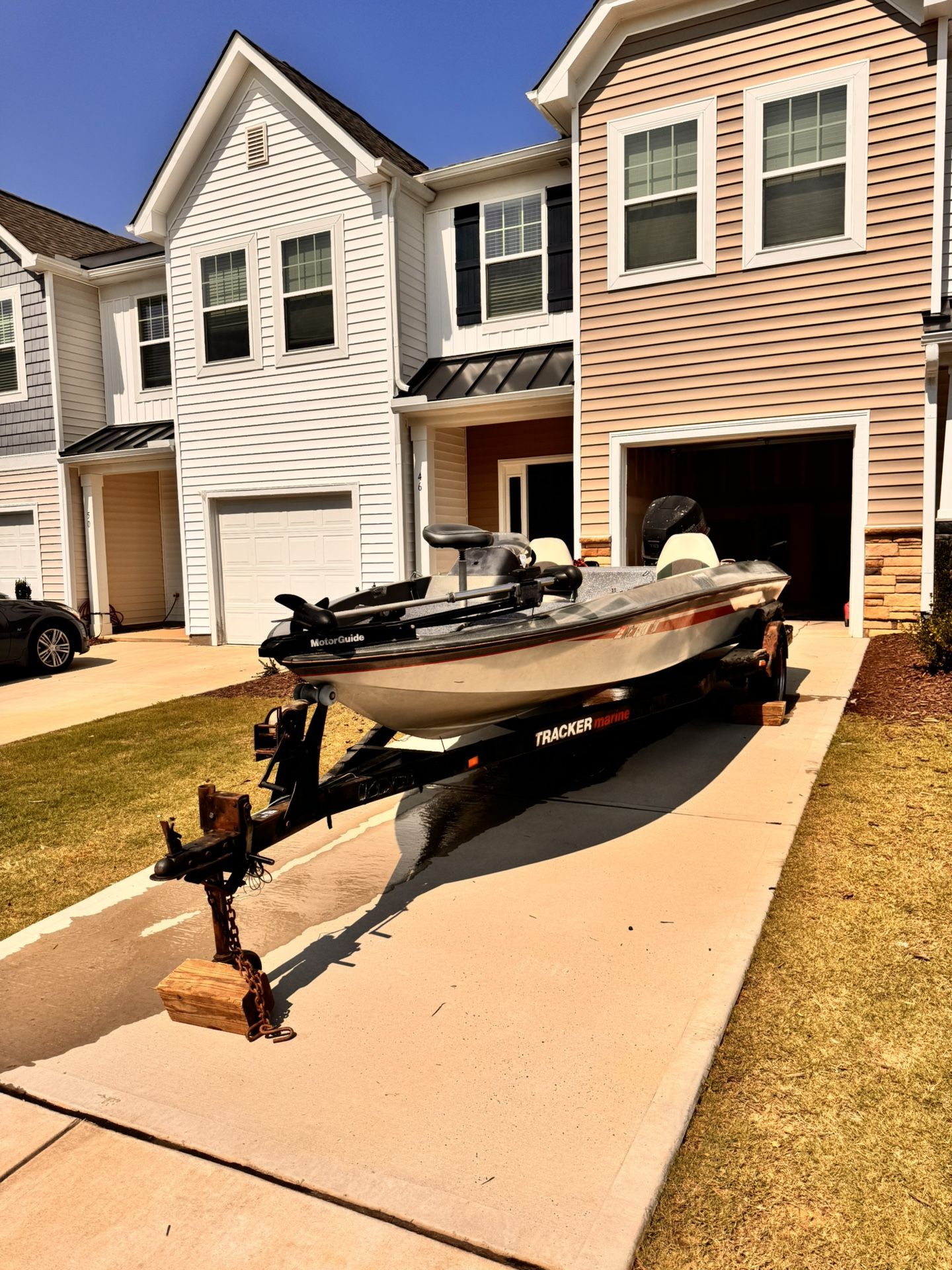 1989 Tracker Bass 18’ Johnson 110HP
