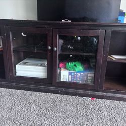 Tv stand holds upto 75”
