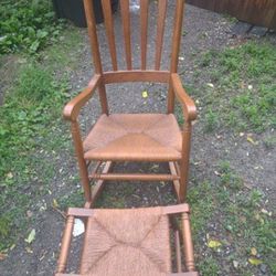 Very Nice Vintage Full Size Rush Bottom Rocking Chair And Ottoman