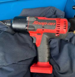 Snap On Impact 1/2 Gun With Battery And Charger