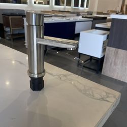 Single Hole Faucet